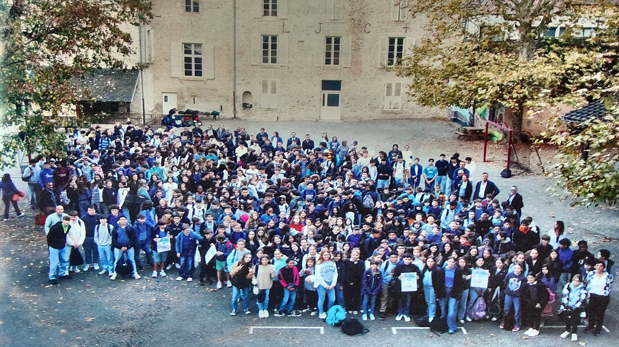 Élèves et communauté de l'Ensemble Scolaire Saint-Joseph